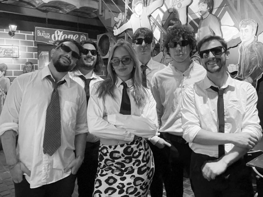 BEATLES ENTRE BLUSES