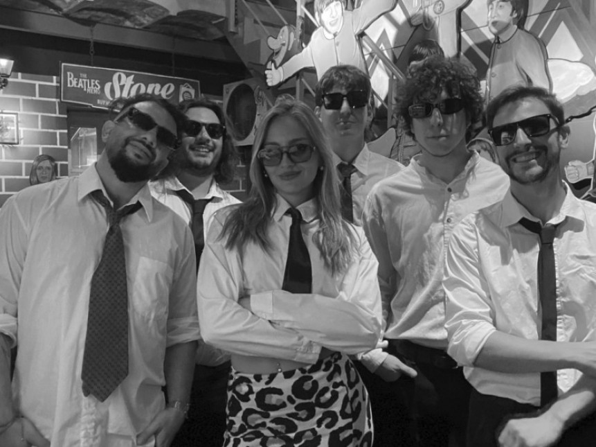 BEATLES ENTRE BLUSES